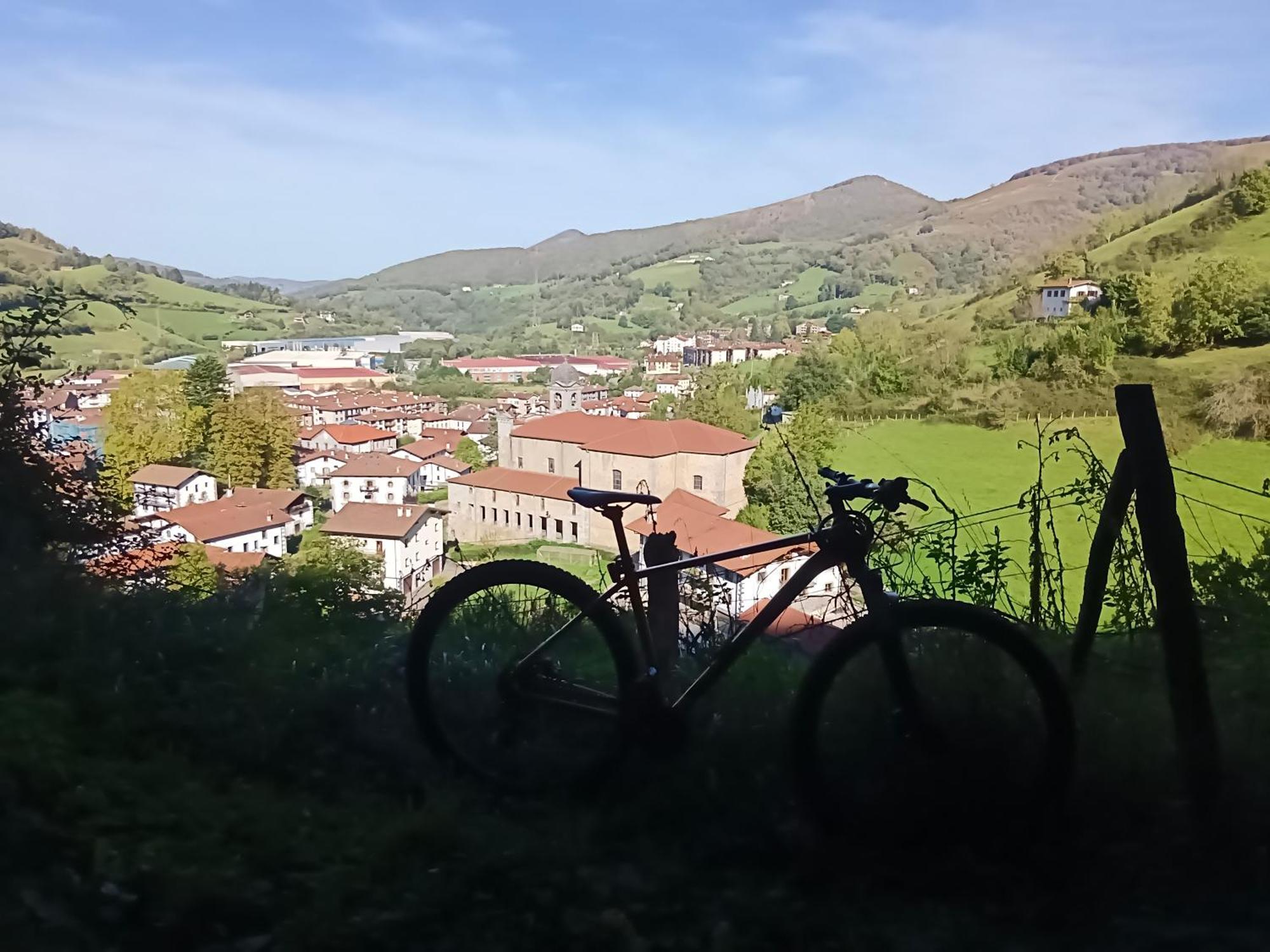 Hostal-Cicloturismo Lopenea Leitza  Exteriör bild